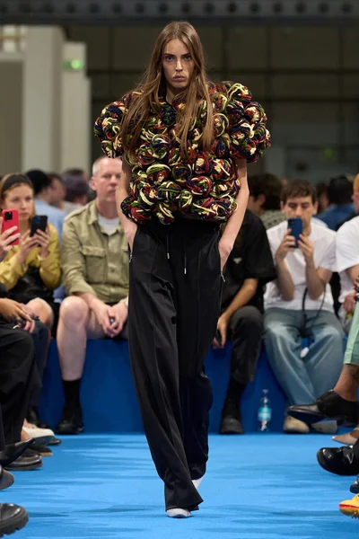 Look 25